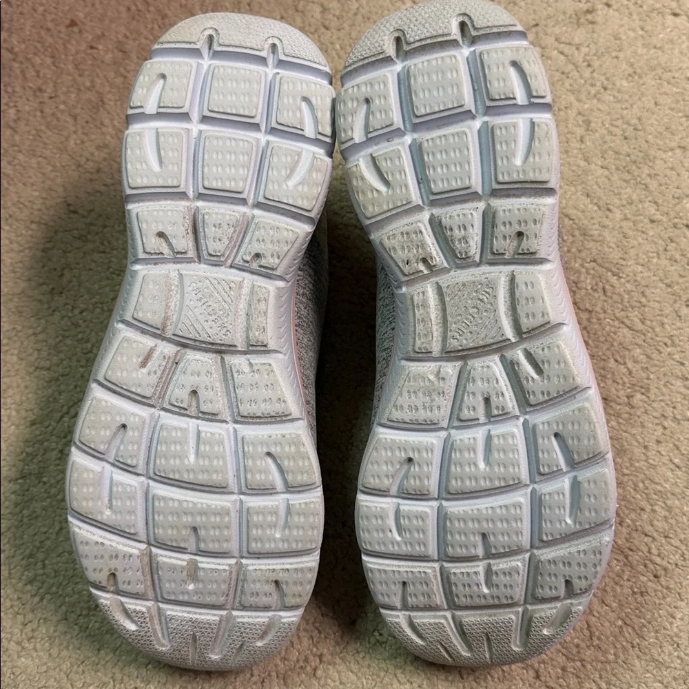 Women’s Skechers Memory Foam Gray and Pink Casual Sneakers Size 8W